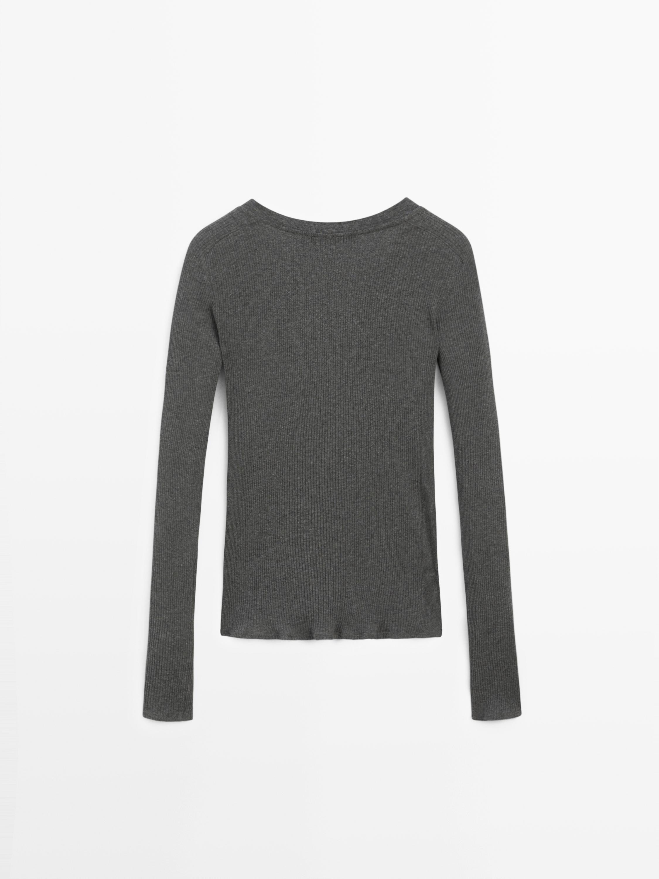 Ribbed V-neck T-shirt with long sleeves